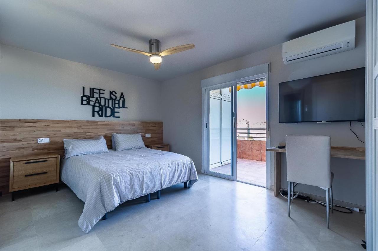 Vistas Azules -- Remodeled, Large Terrace, Spectacular Ocean Views And Beach Level Access Torremolinos Buitenkant foto